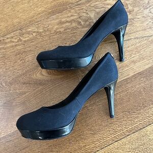 Beautiful black fabric and patent Tahari “Sophia” heels. 9M, excellent condition